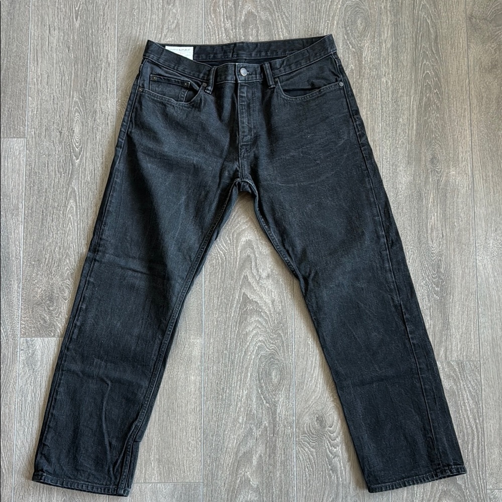 Banana Republic Men's distressed Black Straight leg Denim Jeans size 34W 30L